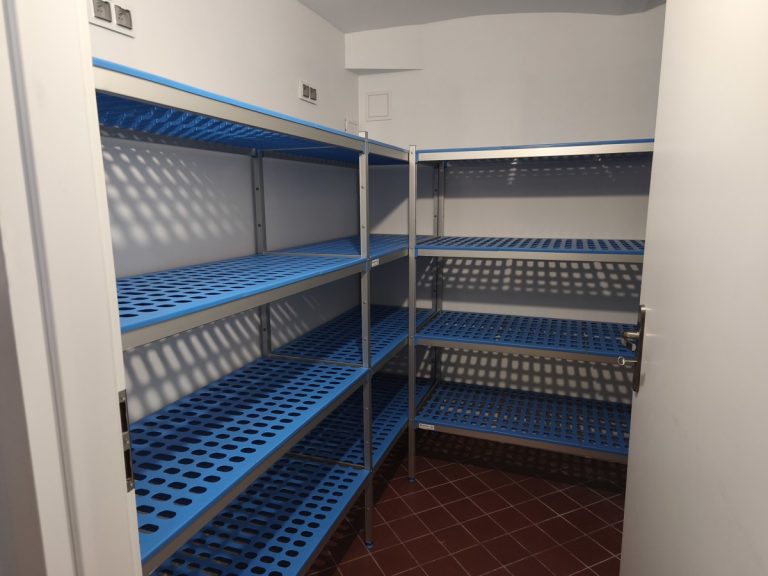 Nowoczesne magazynowanie w Horeca: Dlaczego system Alushelf to standard przyszłości?